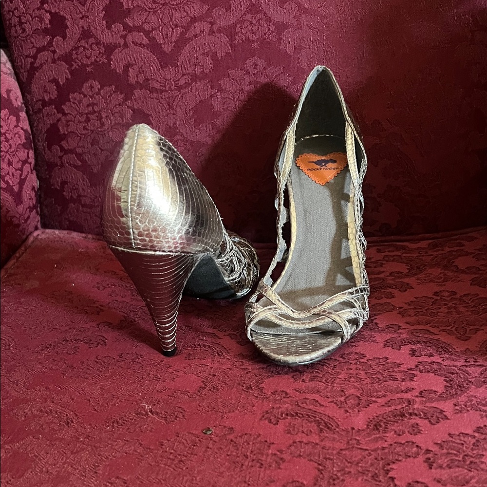 Rocket Dog Silver Textured Heels